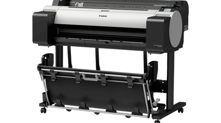 Canon imagePROGRAF TM-300 büyük format yazıcı bir stand üzerinde.