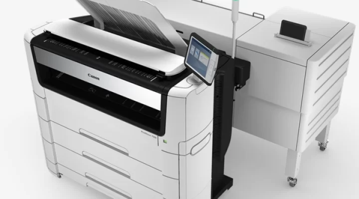 Dokunmatik ekran kontrol paneline sahip Canon PlotWave 7500 büyük format yazıcı.